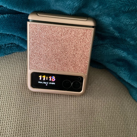 Motorola Razr 2023 Case in Rose Gold (COPY) - Picture 10 of 12